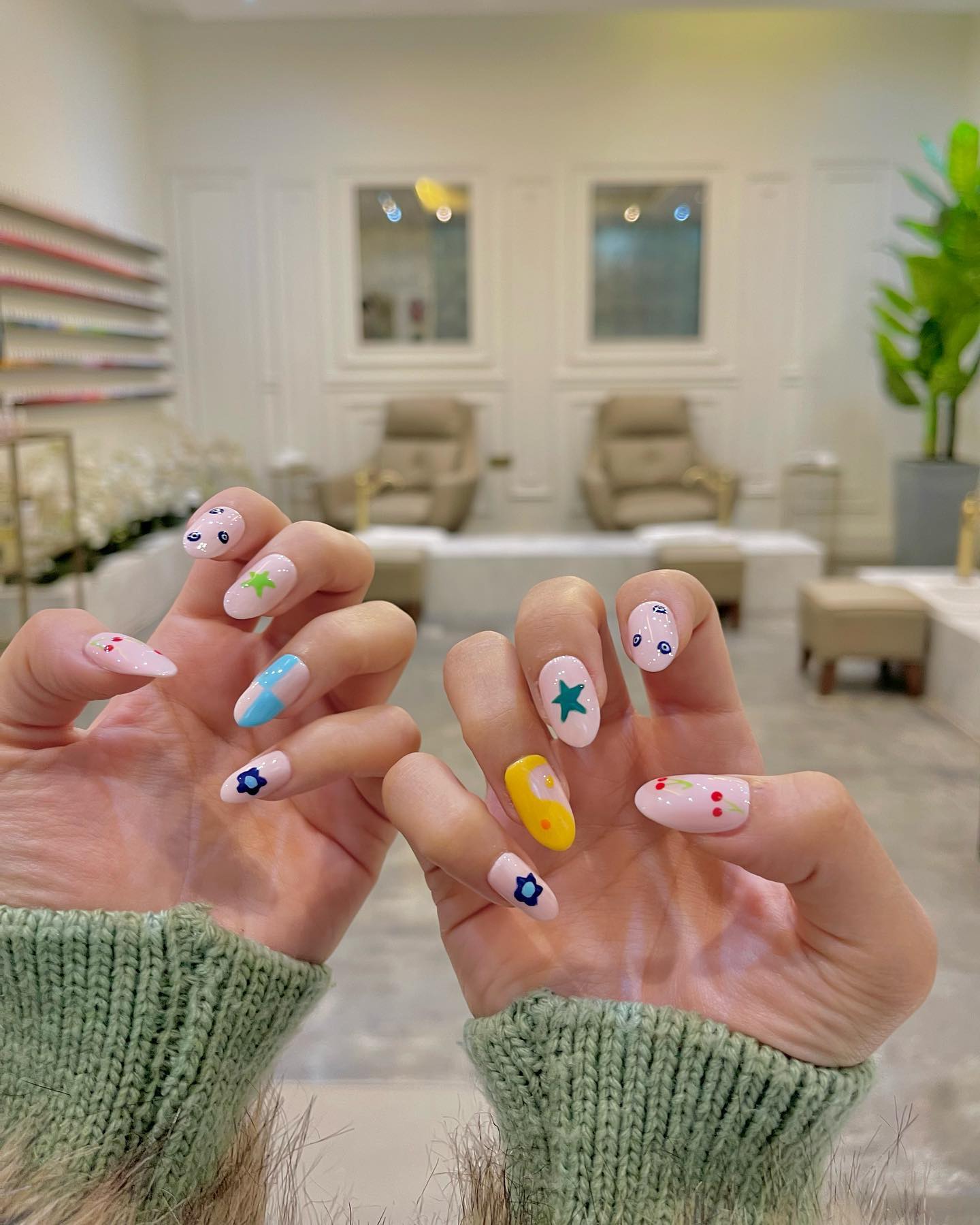 21 Simple Winter Nail Designs That Are Effortlessly Cute