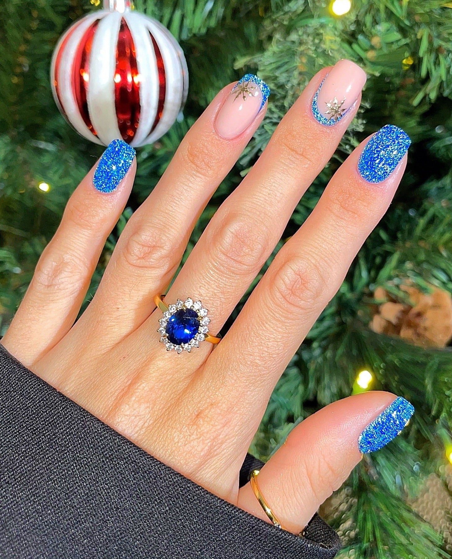 15 Must-Try Christmas Dip Nail Ideas for 2025