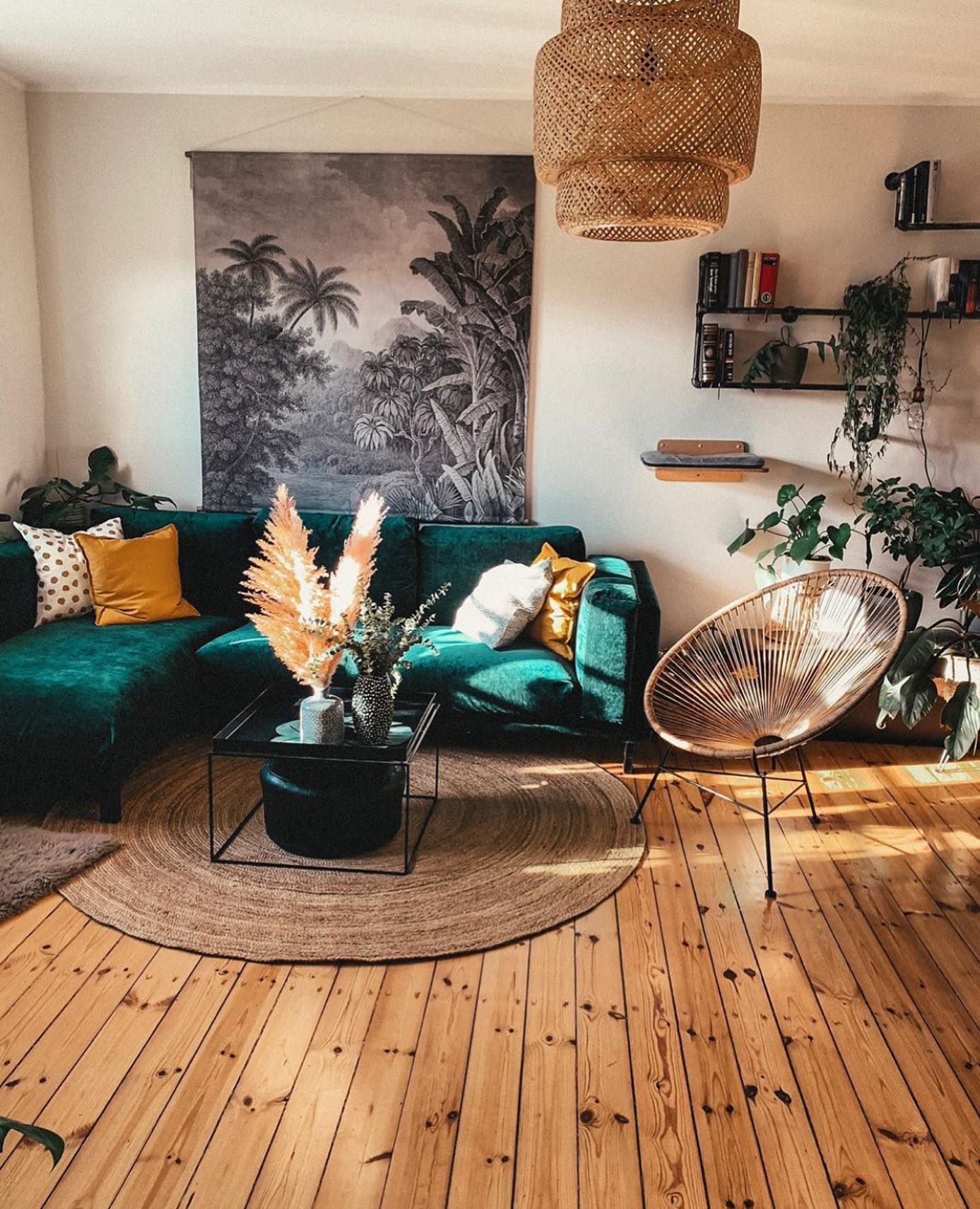 22 Bold Emerald Green Sofa Living Room Ideas for Modern Homes