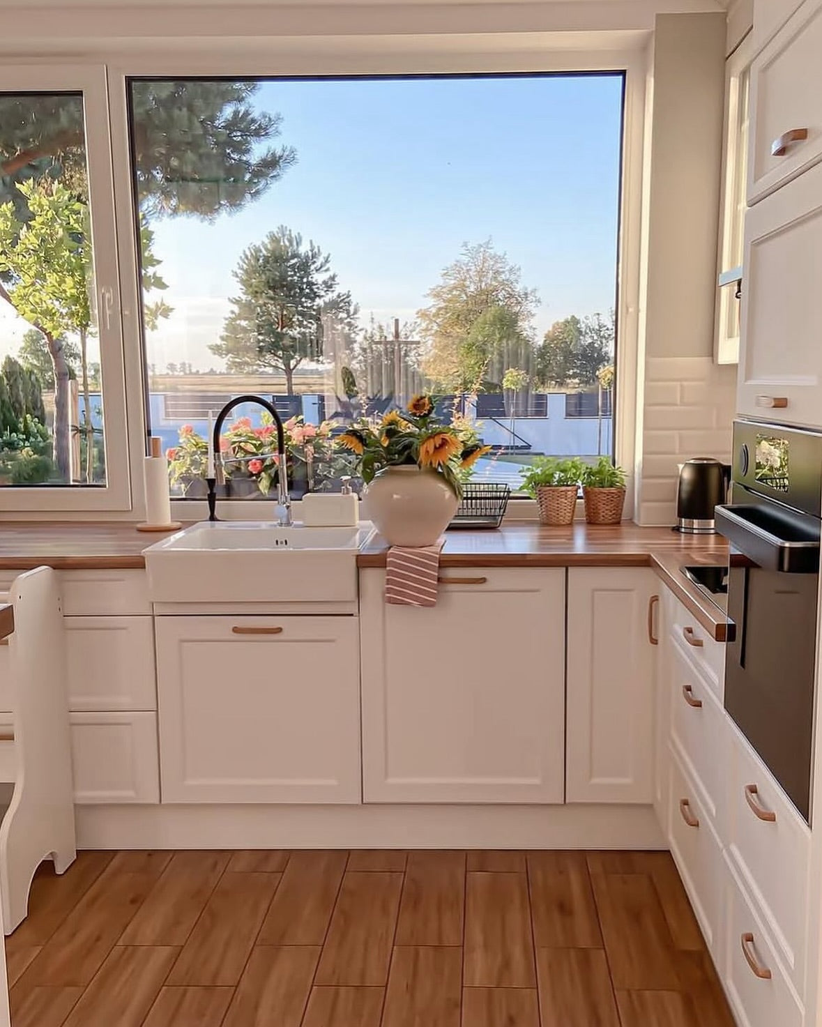 20 Village Style Kitchen Ideas That Feel Effortlessly Cozy