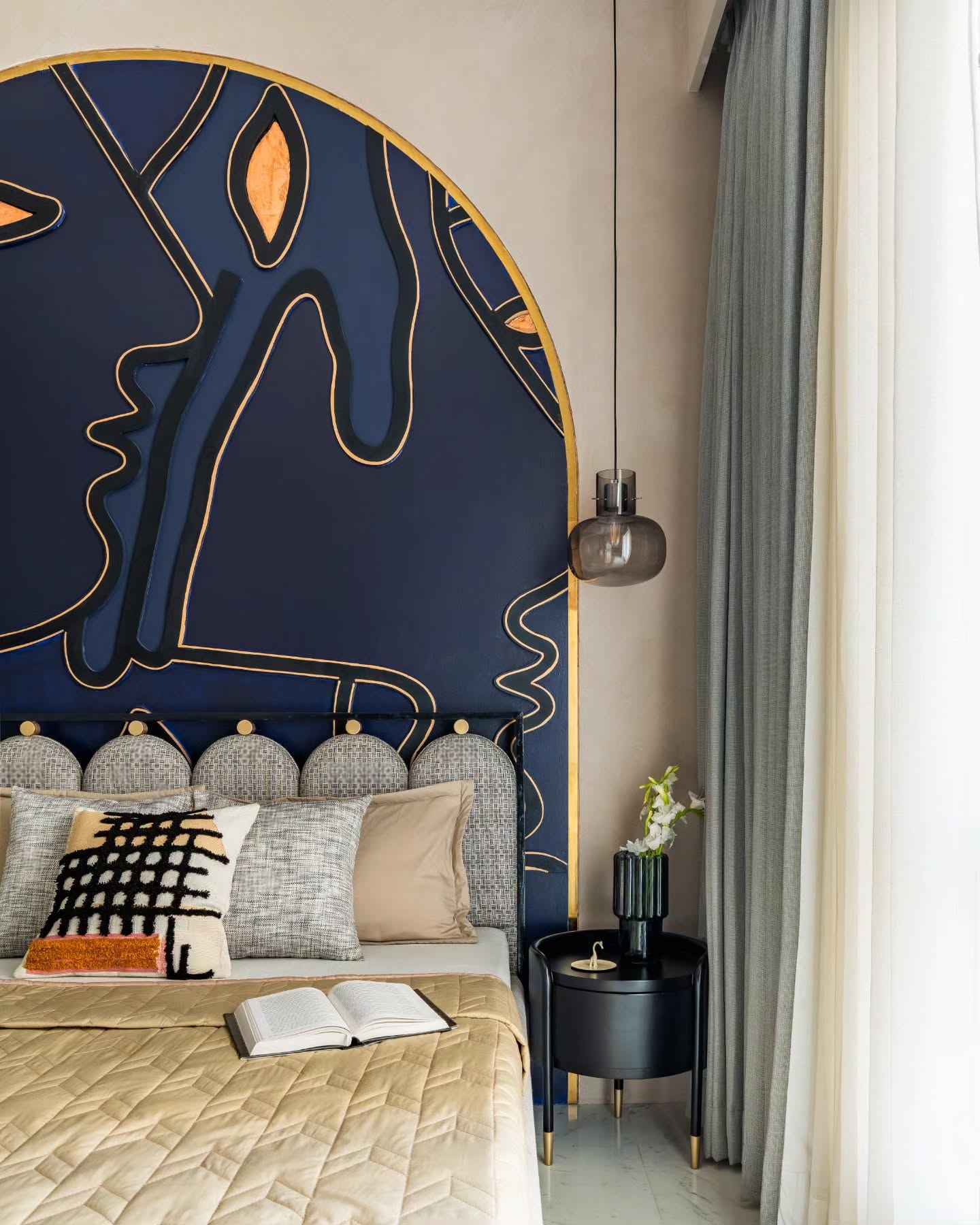22 Navy Blue and Gold Bedroom Ideas That Feel Instantly Luxurious