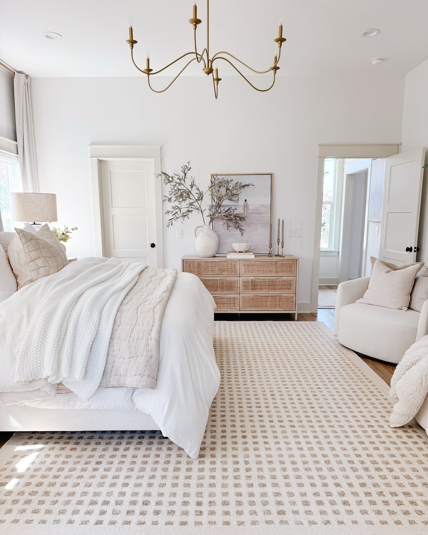 25 White Wall Bedroom Ideas That Are Pure Relaxation - Mockup Hunt
