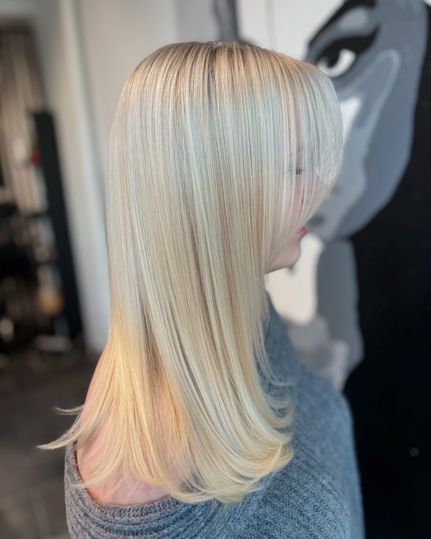 22 Must-See Platinum Blonde Hair Styles That Slay