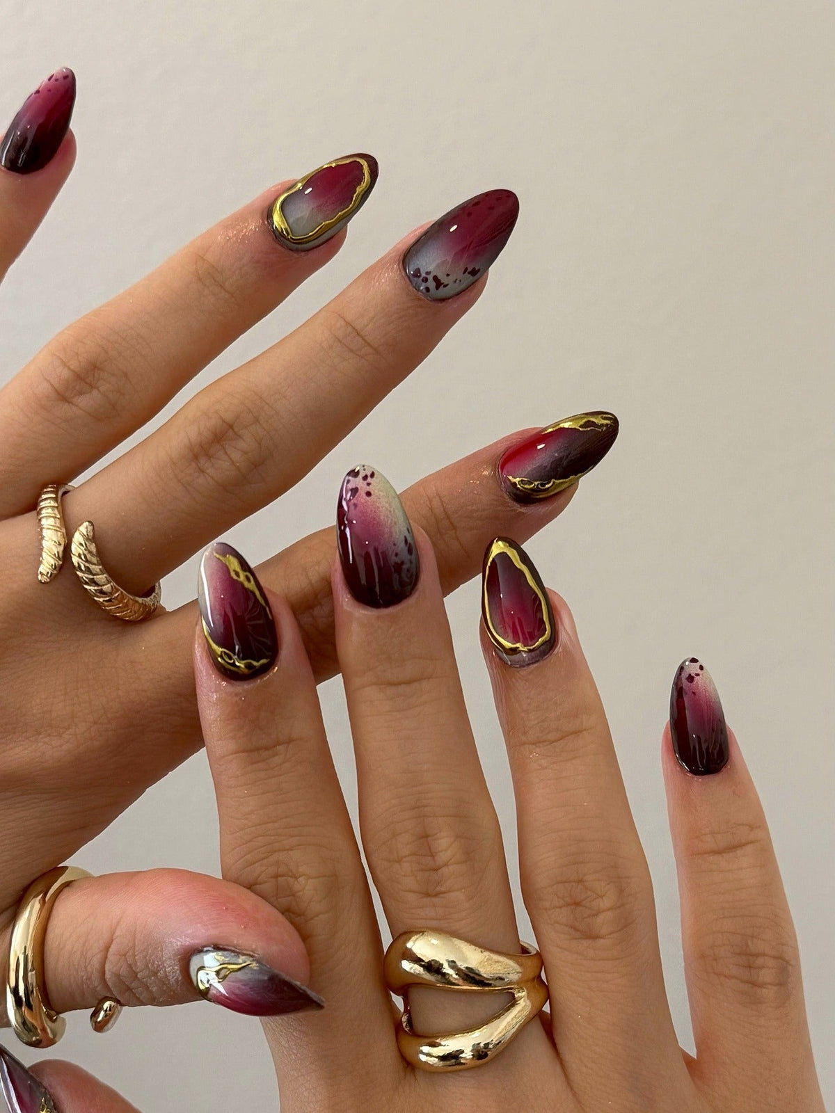15 Chic Burgundy And Gold Nail Ideas