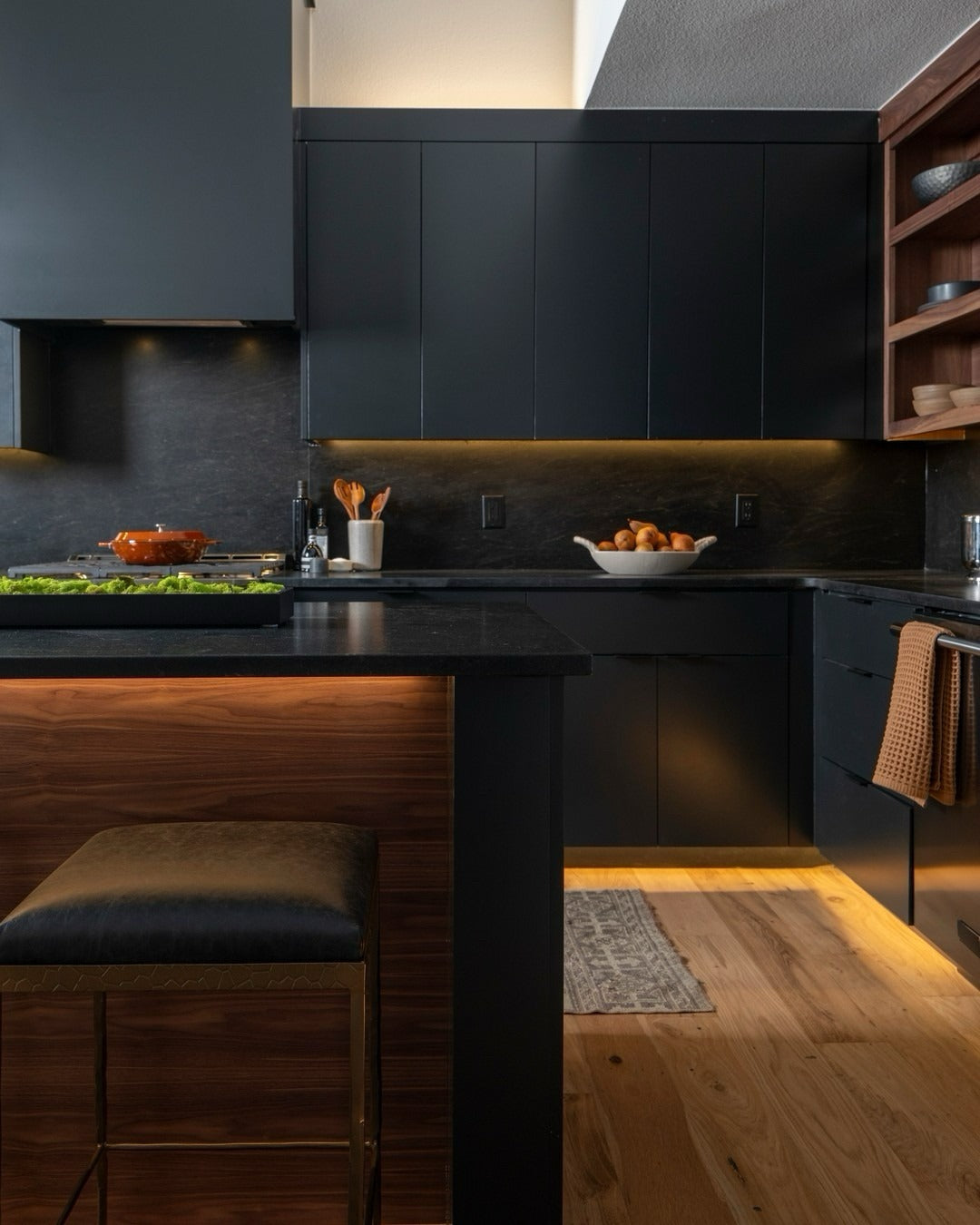 25 Timeless Black and Wood Kitchen Ideas That Work