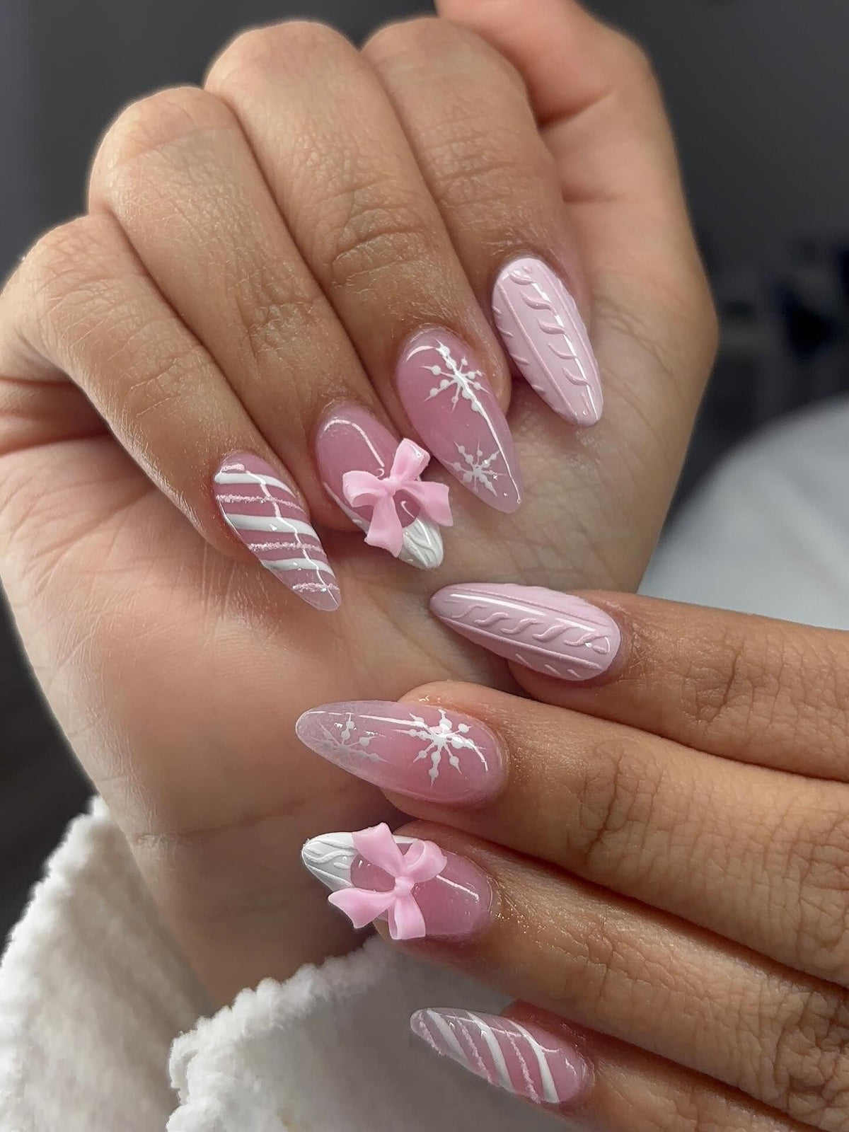 15 Cute Pink Christmas Nail Ideas