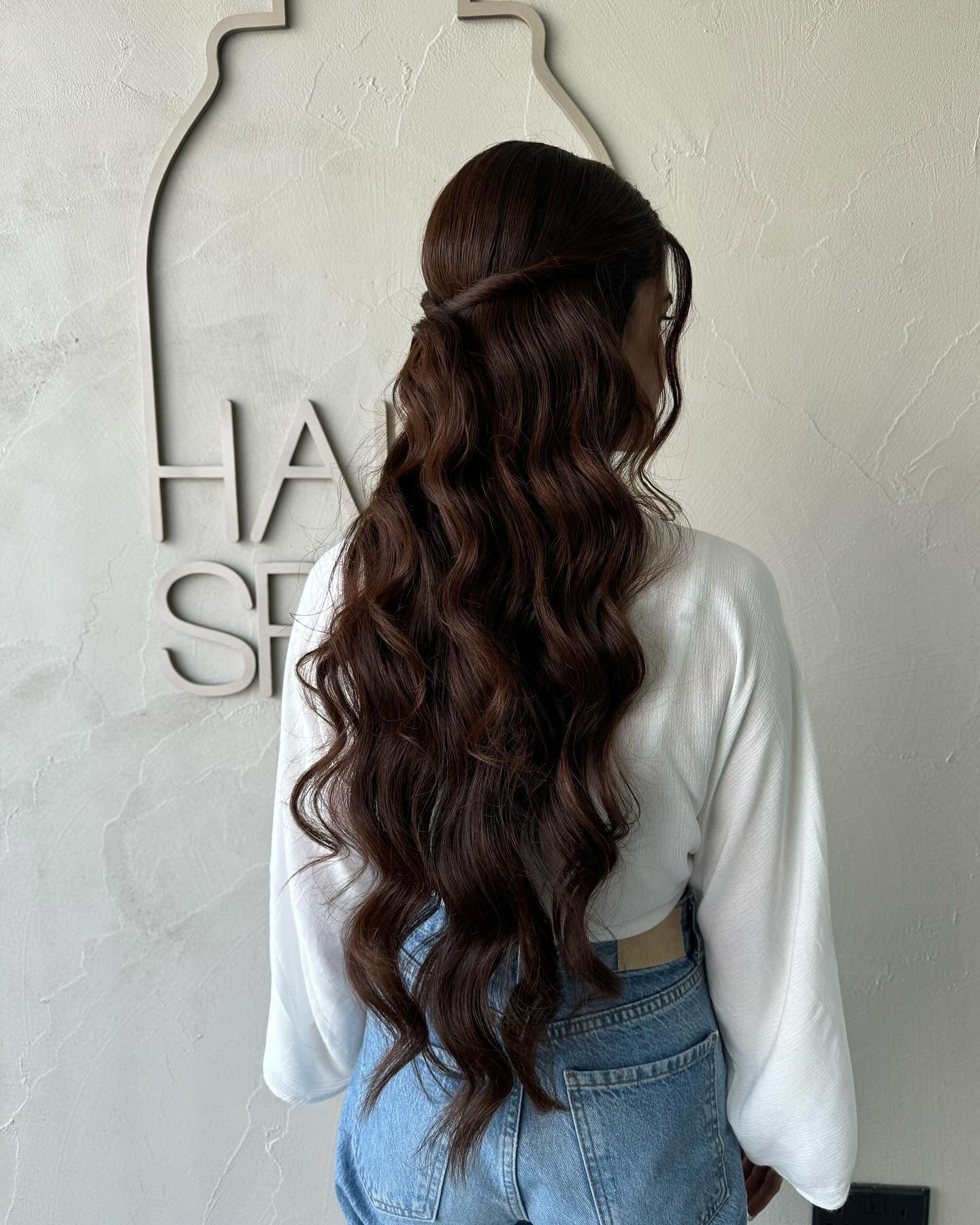 15 Gorgeous Wavy Hairstyles for Every Occasion