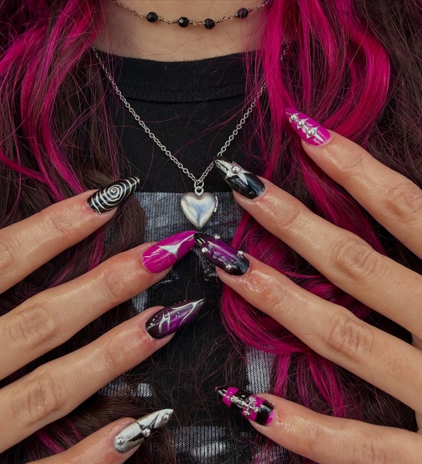 15 Chic Hot Pink And Black Nail Ideas