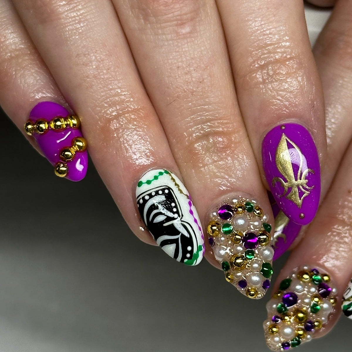 15 Fierce Mardi Gras Nail Ideas in Purple, Green & Gold 💜💚💛