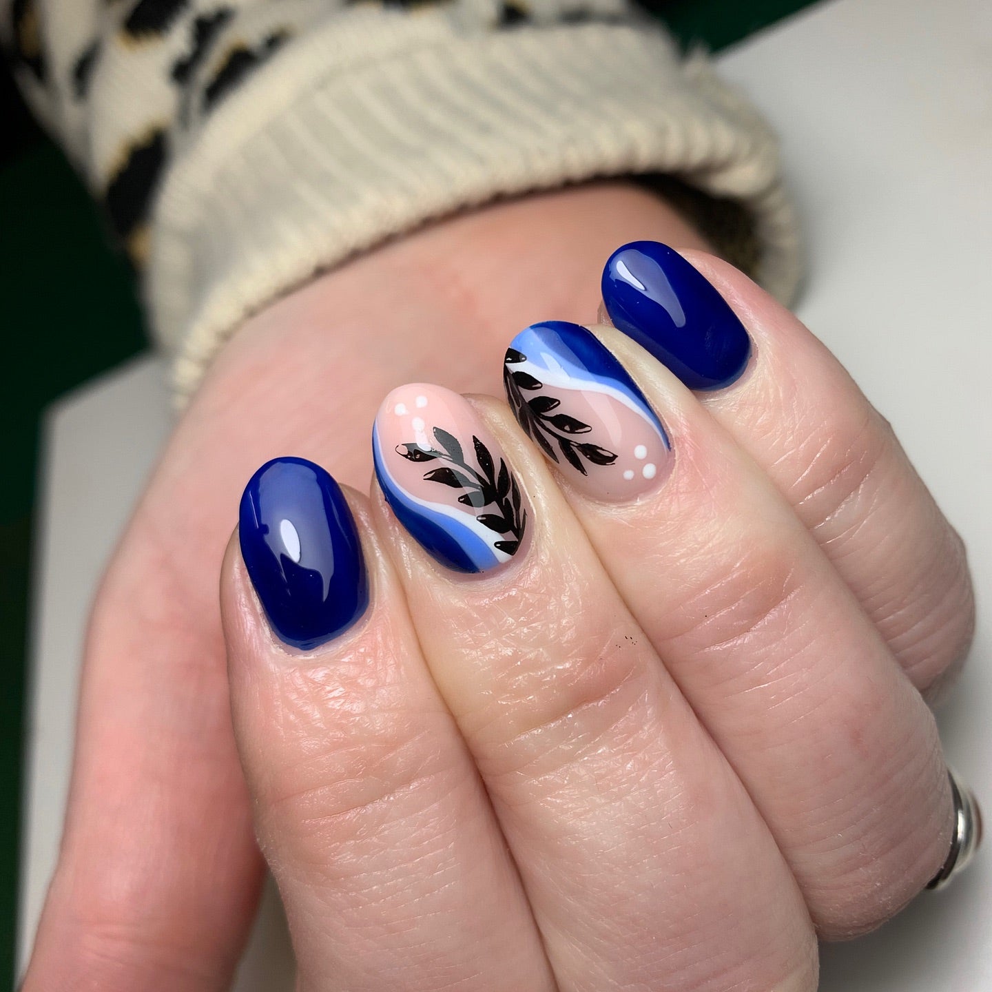 21 Fresh Navy Nail Ideas for a Stylish Look