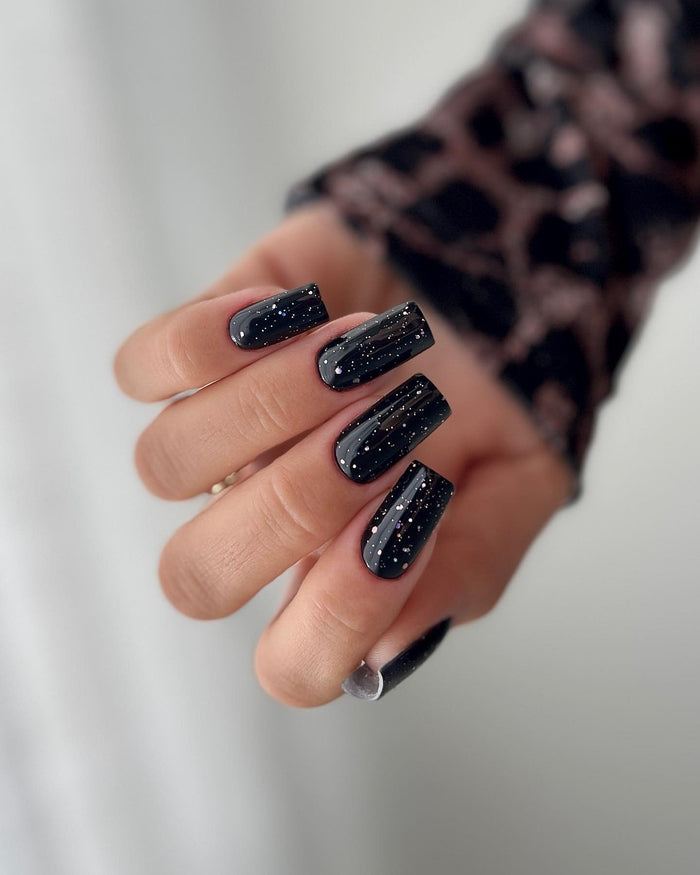 15 Stunning Black And Glitter Nail Ideas