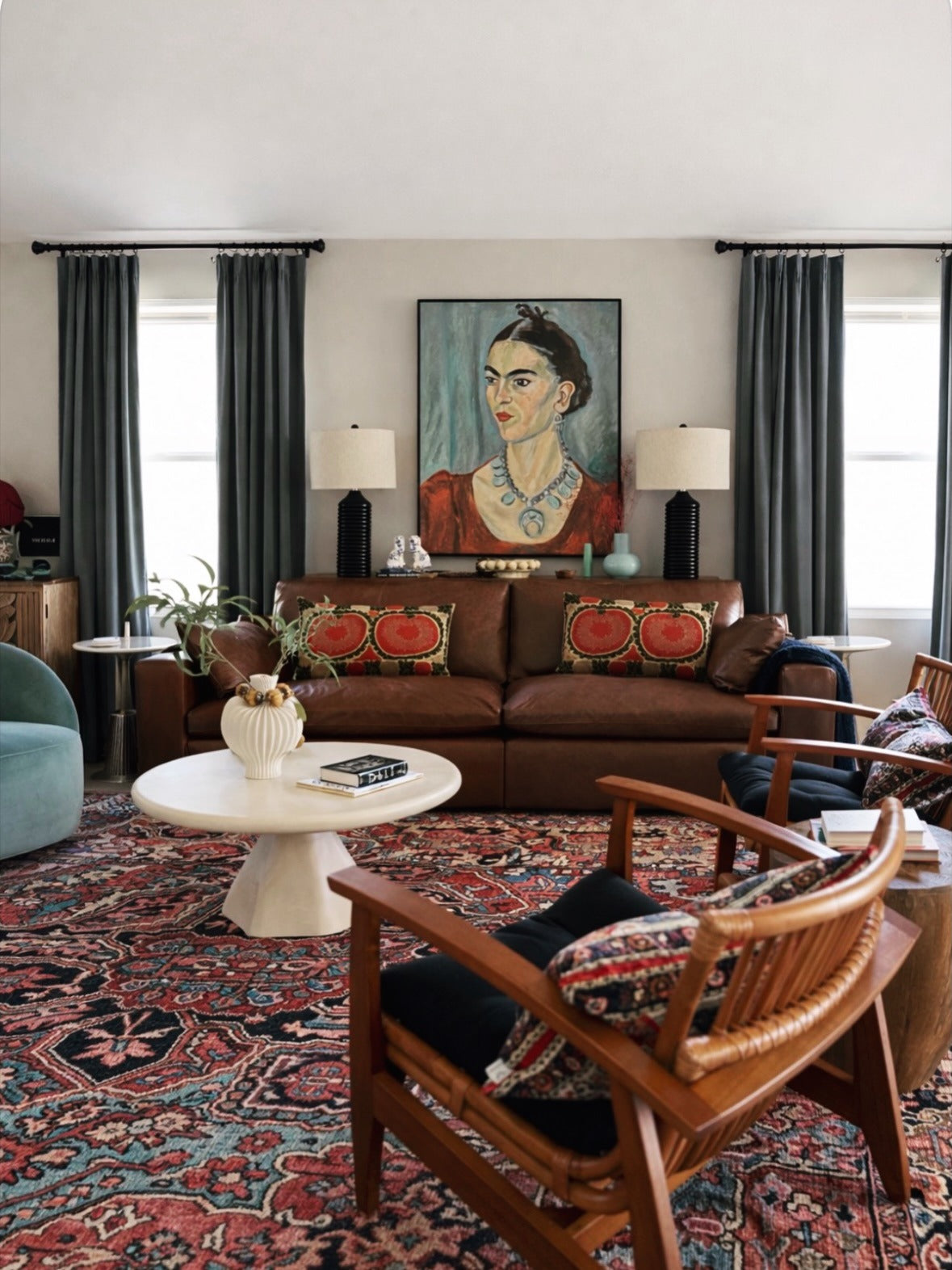 15 Chic Red Carpet Living Room Ideas