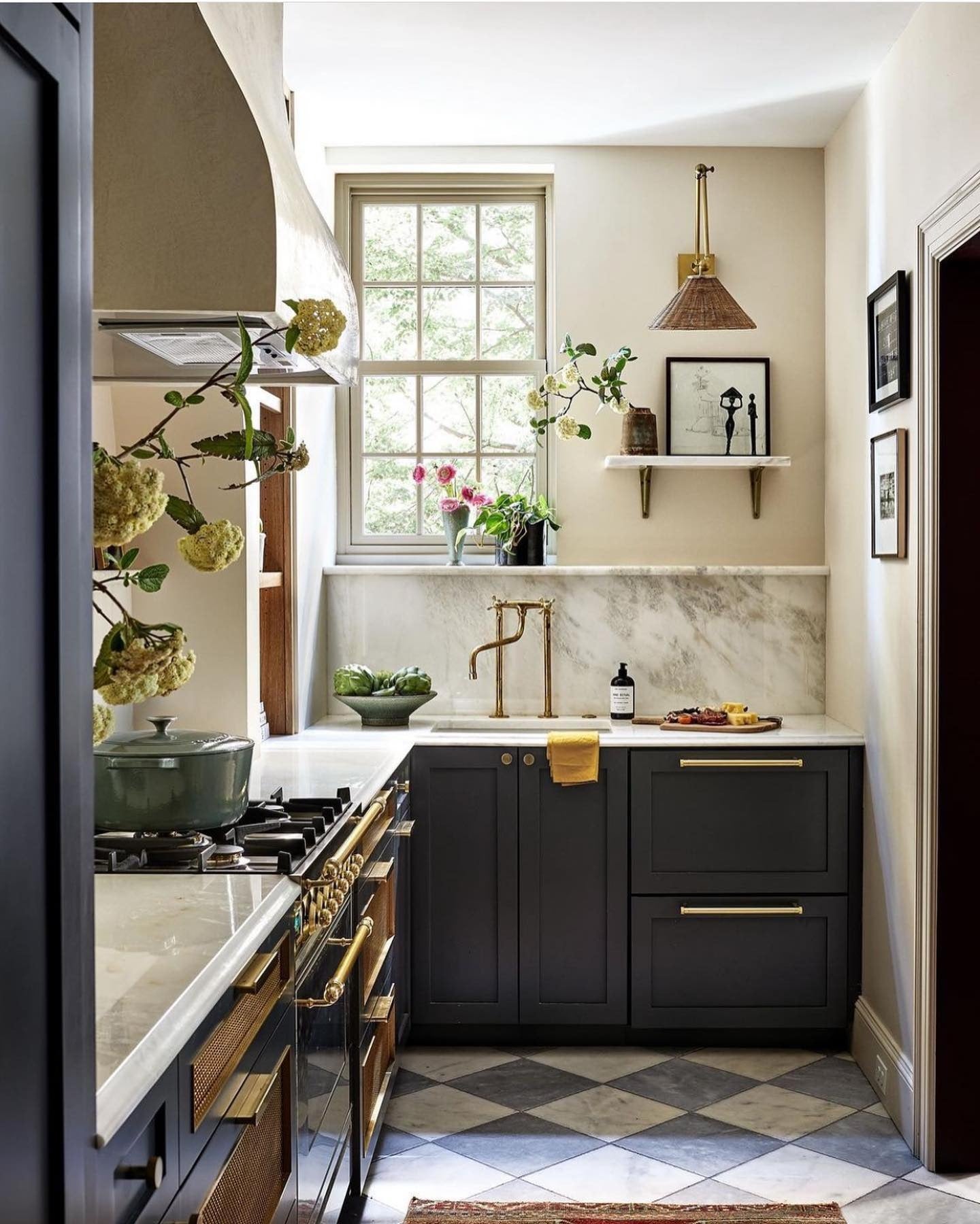 15 Stunning Narrow Kitchen Ideas