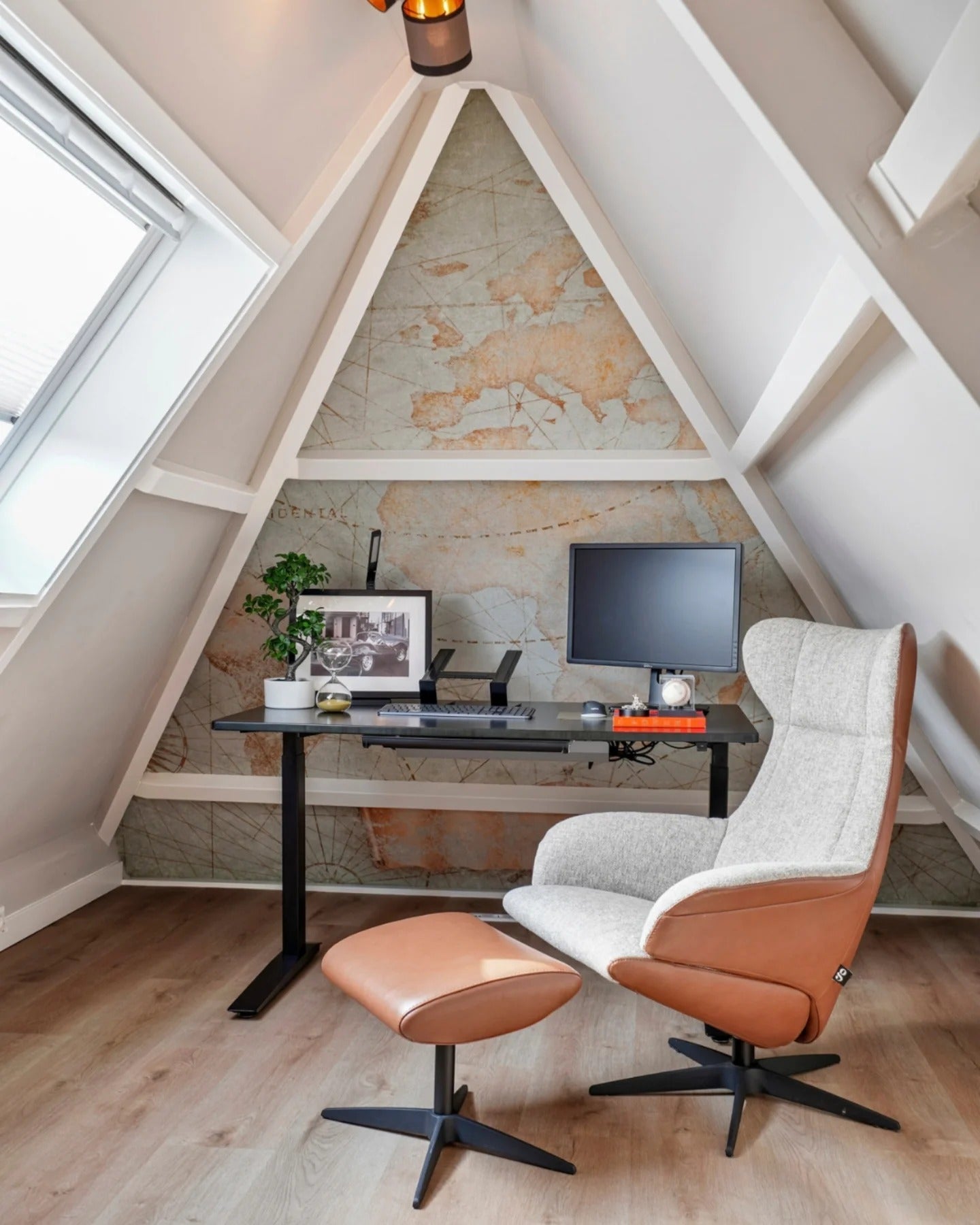 15 Chic Attic Office Ideas for Any Home