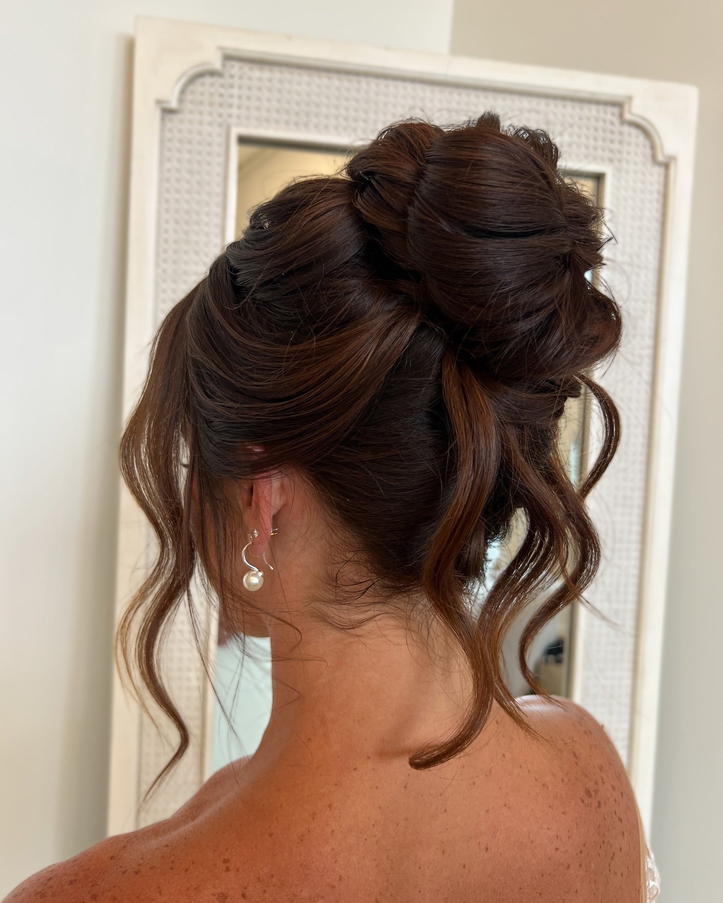 15 Bridesmaid Hairstyles That Are Elegant & Timeless