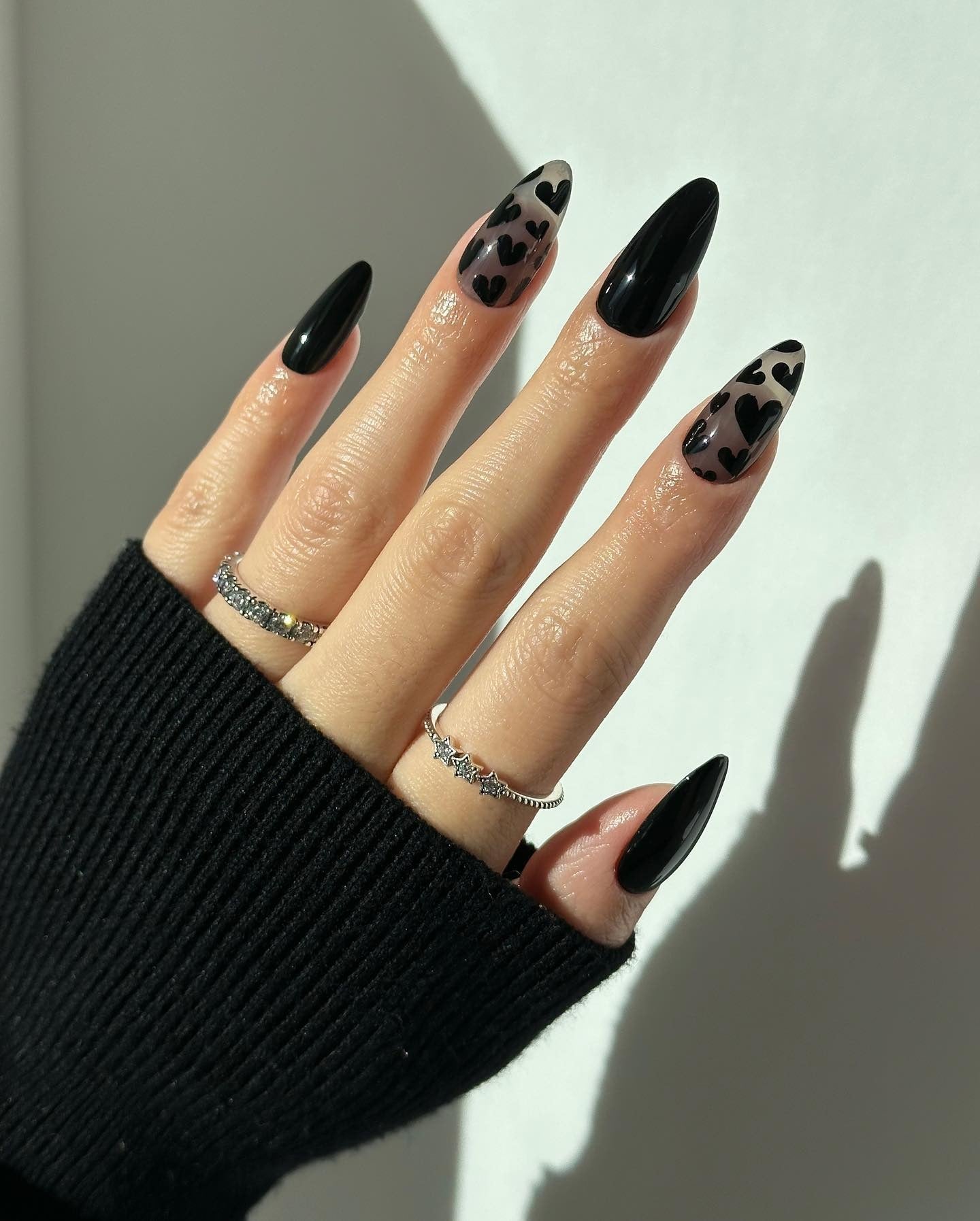 15 Chic Black Valentine Nail Ideas