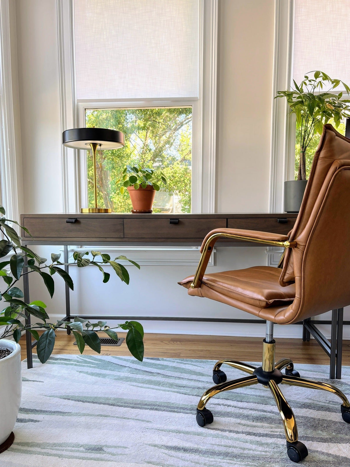 15 Cozy Office Ideas That Instantly Warm Up Your Workspace