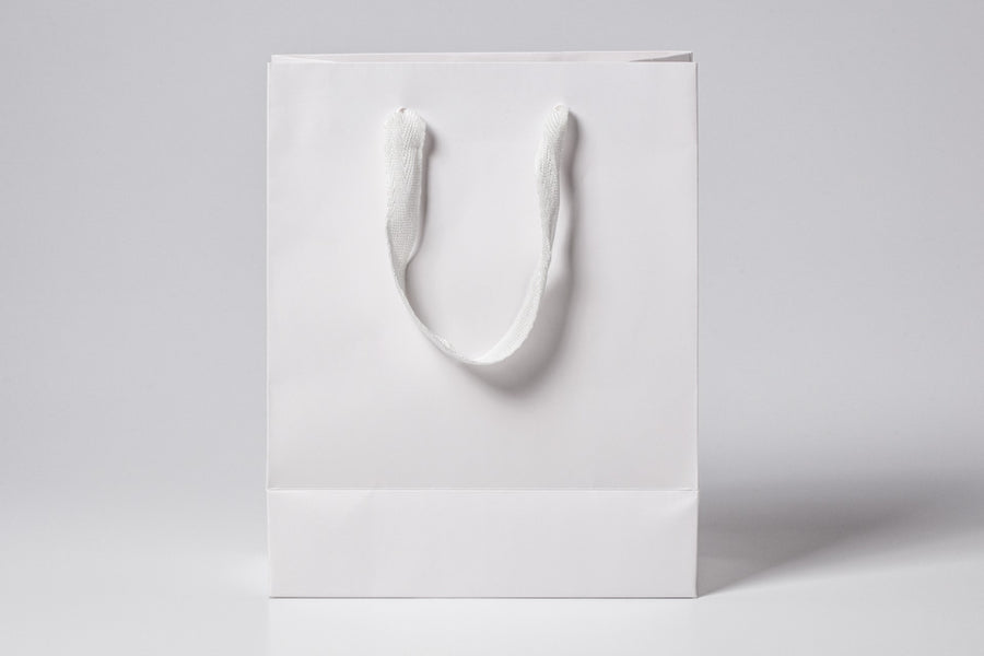 White and Cleam Psd Shopping Bag Mockup Design