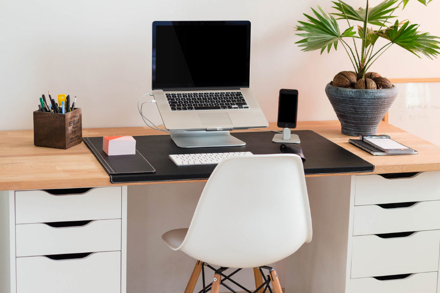 4 Macbook Pro and iPhone PSD Mockups