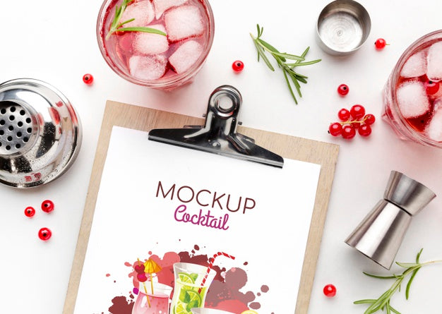 Alcoholic Drinks With Clipboard Mock-Up Psd