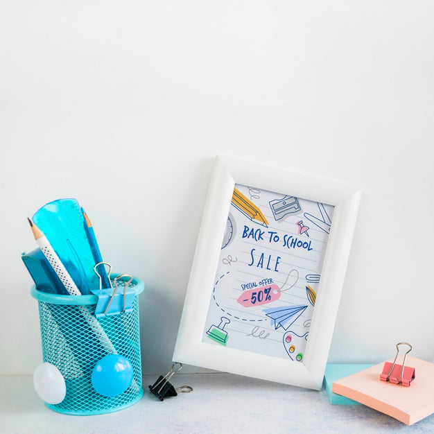 Arrangement With Back To School Sale And Frame Psd