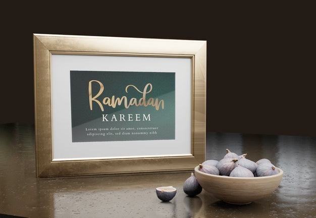 Arrangement With Ramadan Kareem Frame And Figs Psd