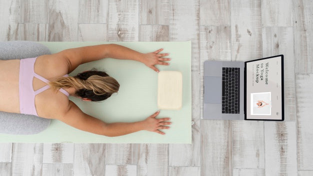 Athletic Woman Doing Yoga At Home Psd