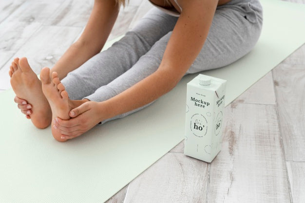 Athletic Woman Doing Yoga At Home Psd