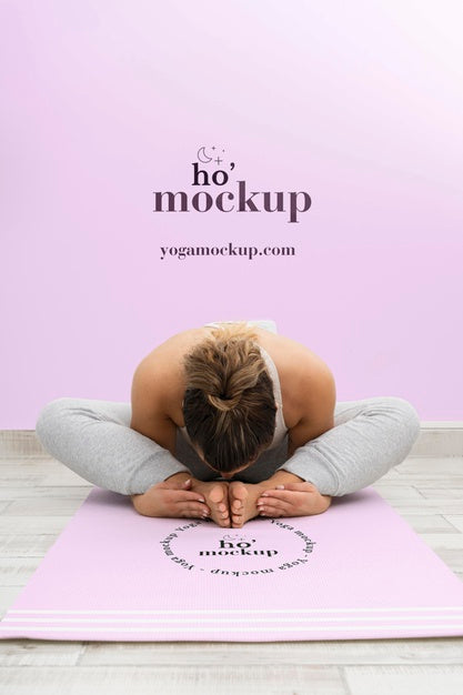 Athletic Woman Doing Yoga At Home Psd