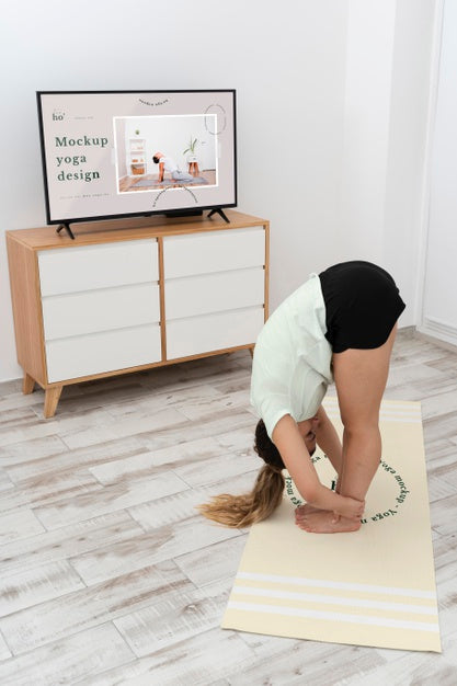 Athletic Woman Doing Yoga At Home Psd