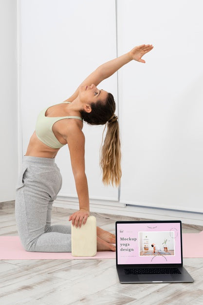 Athletic Woman Doing Yoga At Home Psd