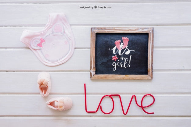 Baby Girl Mockup With Slate Psd