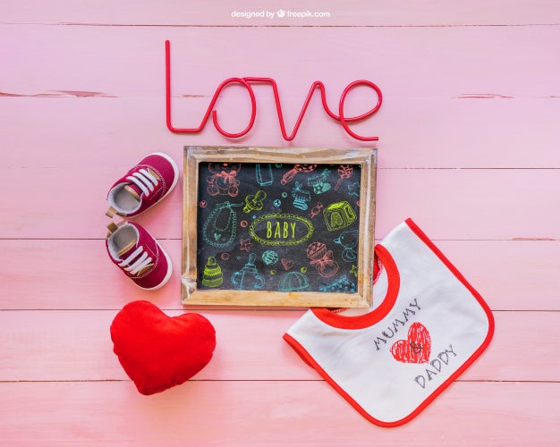 Baby Mockup With Shoes, Bib And Slate Psd