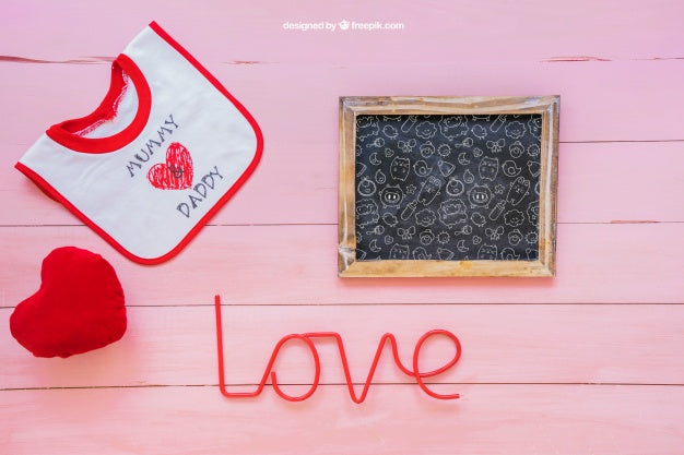 Baby Mockup With Slate, Bib And Heart Psd