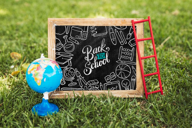 Back To School Blackboard Next To Earth Globe Mock-Up Psd