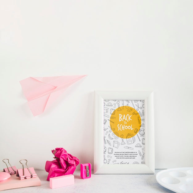 Back To School Event With Frame And Pink Supplies Psd