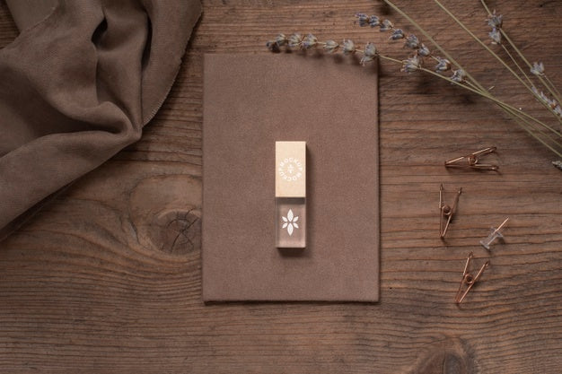 Beautiful Accessories Mockup In Real Context Psd