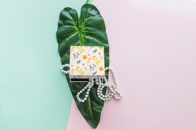 Beautiful Jewelry And Packaging Mockup Concept Psd