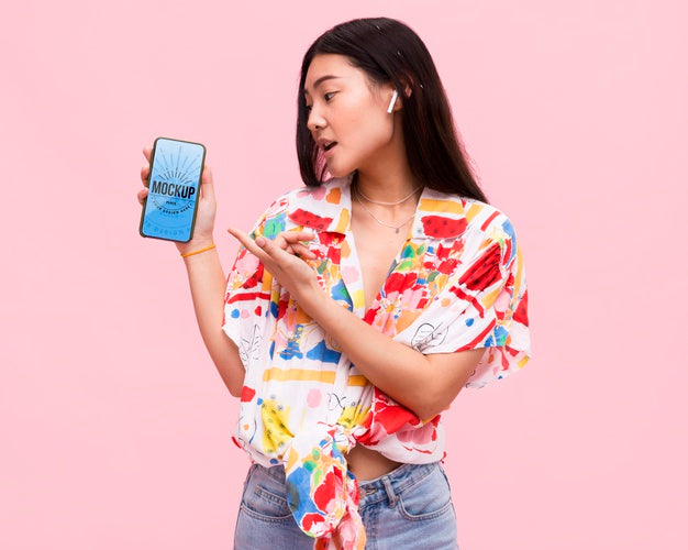 Beautiful Woman With Smartphone Mock-Up Psd