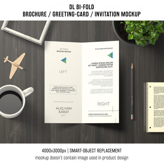 Bi-Fold Brochure Or Invitation Mockup With Still Life Concept Psd