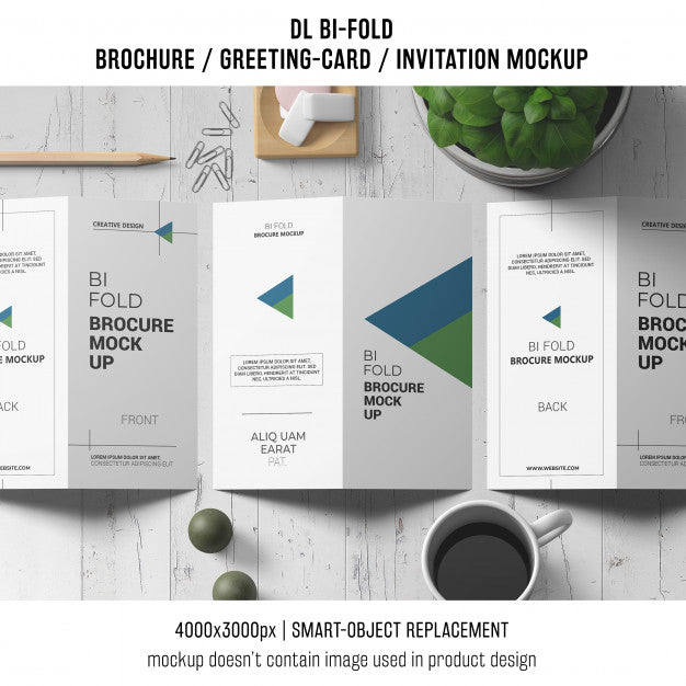 Bi-Fold Brochure Or Invitation Mockup With Still Life Concept Psd