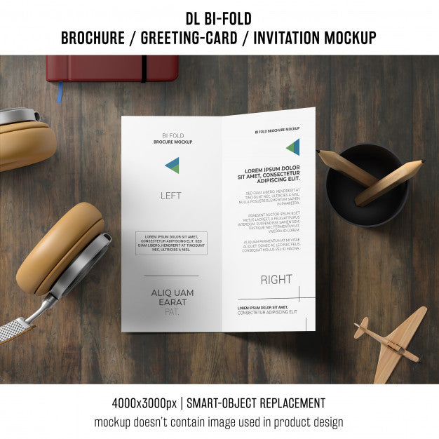 Bi-Fold Brochure Or Invitation Mockup With Still Life Concept Psd