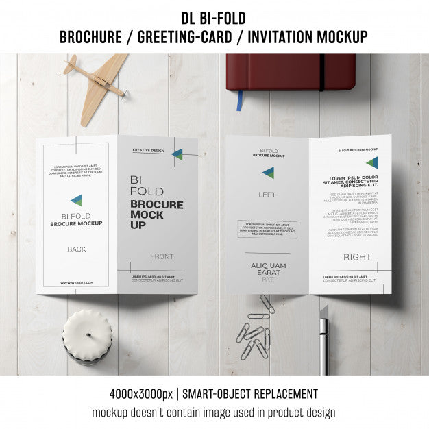 Bi-Fold Brochure Or Invitation Mockup With Still Life Concept Psd