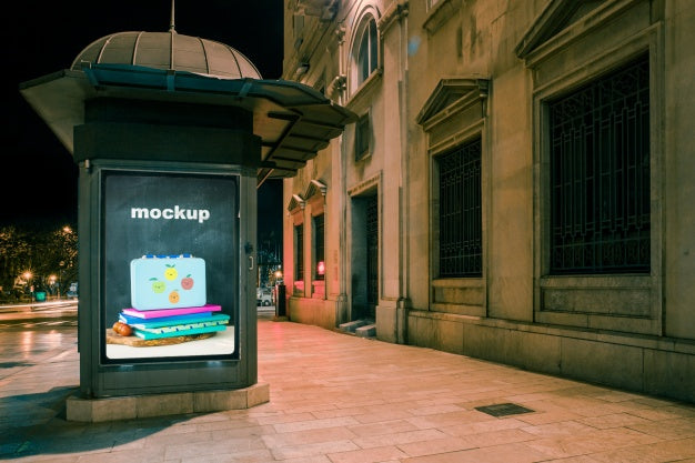 Billboard Mockup In Front Of Old Building Psd