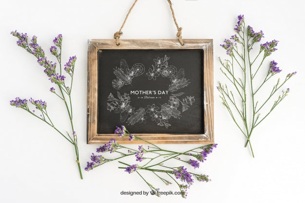 Blackboard Mockup Design With Flowers Psd