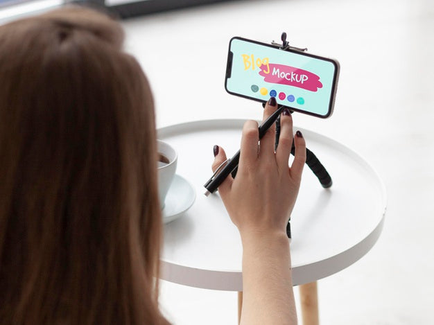 Blogger Posting On A Mock-Up Smartphone Psd