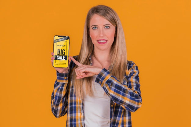 Blonde Woman With Smartphone Concept Mock-Up Psd