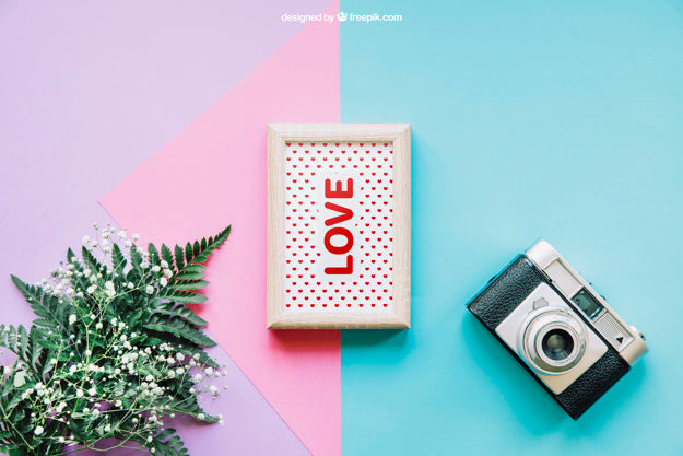 Botanical Mockup With Frame And Camera Psd