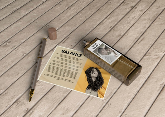 Bottle Of Perfume With Descriptive Card Psd