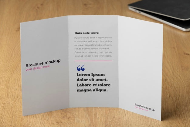 Brochure Mockup In Real Context Psd